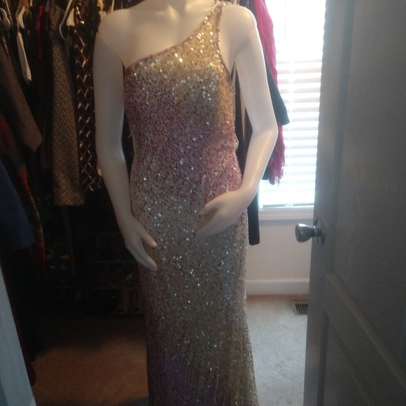 Dress - Picture 2 of 3